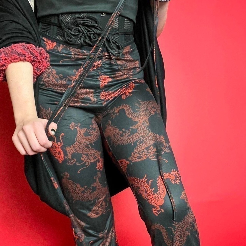 Black and red dragon print tie pants ๐คโค๏ธโโโโโโโโโโโโโโโโโโโโโโ - Picture 2 of 4